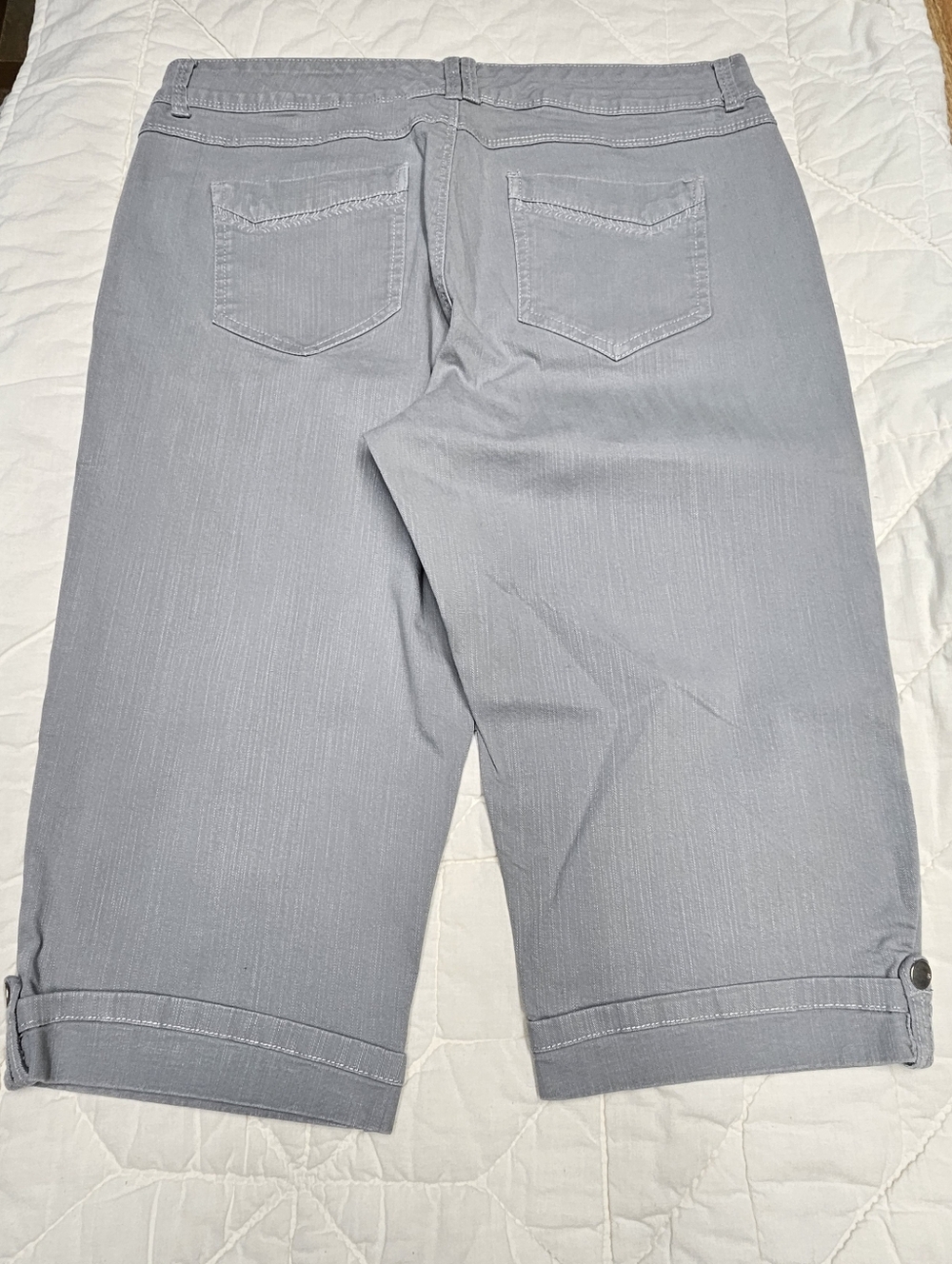 Gloria Vanderbilt Light Gray Marnie Cuffed Skimmer Capri - Picture 2 of 13